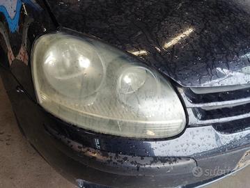 Proiettore destro VOLKSWAGEN GOLF 5 del 2004
