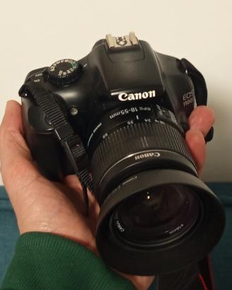 macchina fotografica Canon EOS 1100 