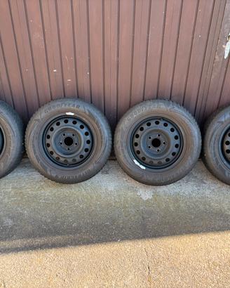 Cerchi ferro 5.50J x 15 + gomme invernali 40%