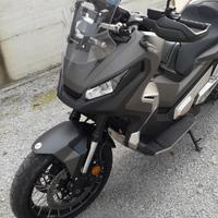 Xadv 750