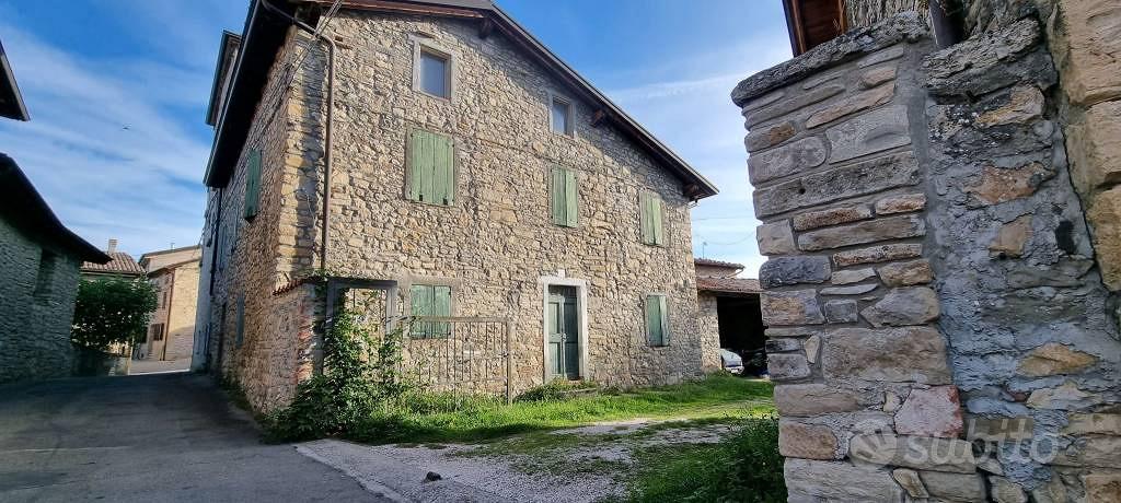 Rustico / Casale di 395 m² con 5 locali e box auto - Vista 3