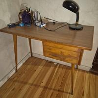 scrivania vintage compatta