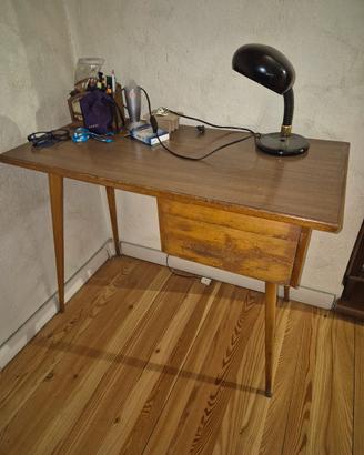 scrivania vintage compatta