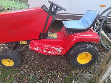 Trattorino John Deere senza piatto