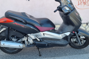 Yamaha X MAX BLACK