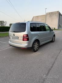  Auto VW TOURAN  