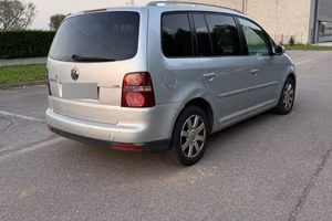  Auto VW TOURAN  