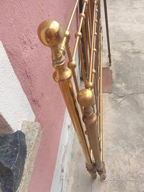Letto in ottone antico a due piazze .