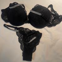 Completo reggiseno e tanga pizzo nero e strass