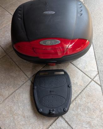 Bauletto per moto con piastra per installare.