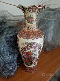 vaso con la sua pedana 