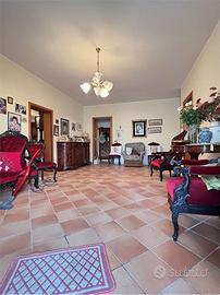 CASA INDIPENDENTE DI AMPIE METRATURE CON CORTE PRI