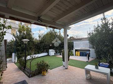 3 LOCALI A SELLIA MARINA