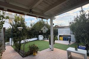 3 LOCALI A SELLIA MARINA