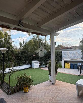 3 LOCALI A SELLIA MARINA