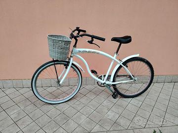 Bicicletta da 26 all'americana bianca con cesto