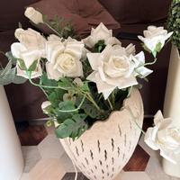 Vaso con piante e fiori