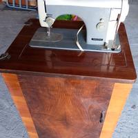 Macchina da cucire vintage Necchi mod 75