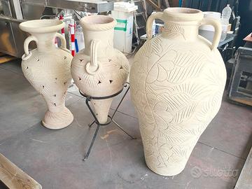 anfore in ceramica da giardino usate