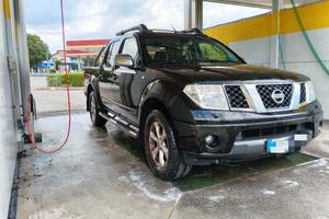 Nissan Navara con gancio traino 