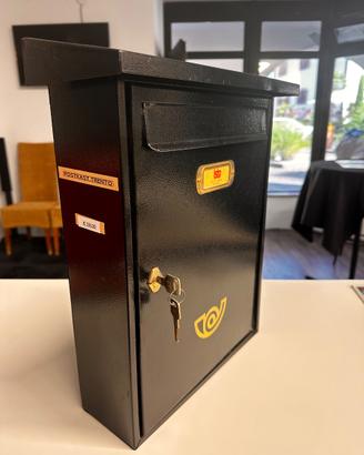 Cassetta postale nera