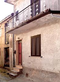 Privato vende casa indipendente a Vallepietra
