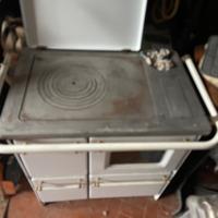Stufa a legna con piano cottura e forno