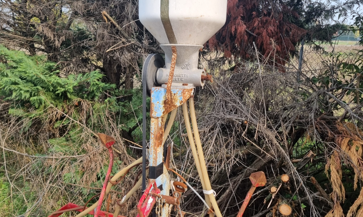 Seminatrice artigianale