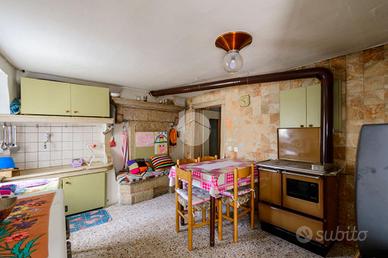CASA DI CORTE A FUMANE