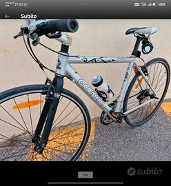 Bicicletta sportiva in alluminio 
