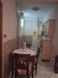 Tavolo da cucina quadrata con 4 sedie allungabile