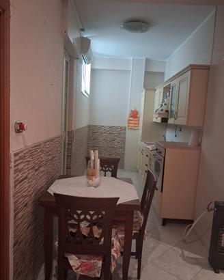 Tavolo da cucina quadrata con 4 sedie allungabile