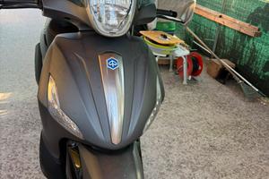 Beverly 300 ie