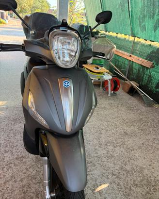 Beverly 300 ie