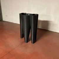 Vaso scultura design di Ron Arad serralunga