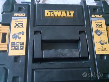 smerigliatrice angolare  DEWALT nuova