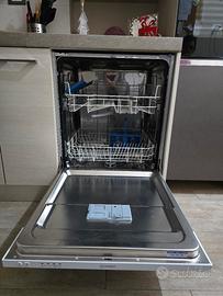 Lavastoviglie Indesit con piccolo problema
