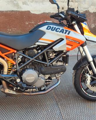 ducati hypermotard 796
