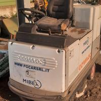 macchina lava pavimenti 