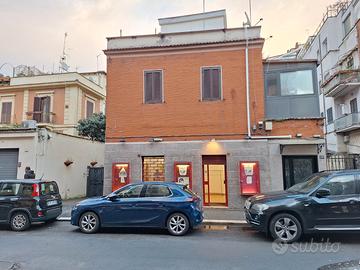 Vendita negozio C1 ponte Milvio 34 mQ calpestabili