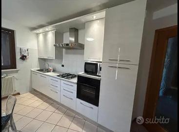 CUCINA LINEARE COMPLETA DI ELETTRODOMESTICI 