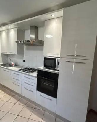 CUCINA LINEARE COMPLETA DI ELETTRODOMESTICI 