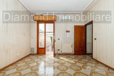 Casa singola con 2 terrazze e cortile a Riposto