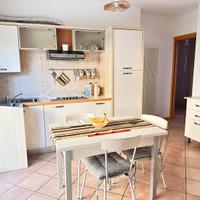 Cucina completa + tavolo e 3 sedie