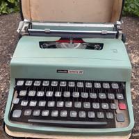 Macchina da scrivere Olivetti lettera 32