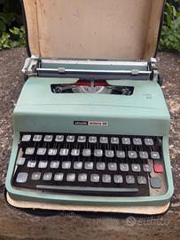 Macchina da scrivere Olivetti lettera 32