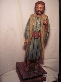 Antica statua in legno