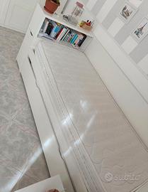 STRUTTURA LETTI+ MATERASSI E LIBRERIA