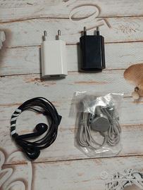 Cuffie e caricatori USB per cellulare