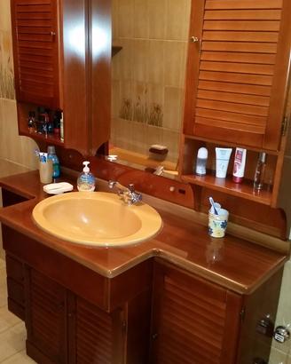 Capiente e ampio mobile bagno